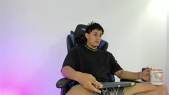 dorman boy online show from December 17, 2025, 4:40 am