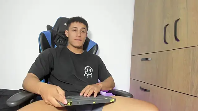 dorman boy online show from January 8, 2026, 3:53 am