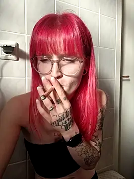 SkinnyGinny online show from November 19, 2025, 9:42 am