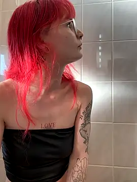 SkinnyGinny online show from December 1, 2025, 9:47 am