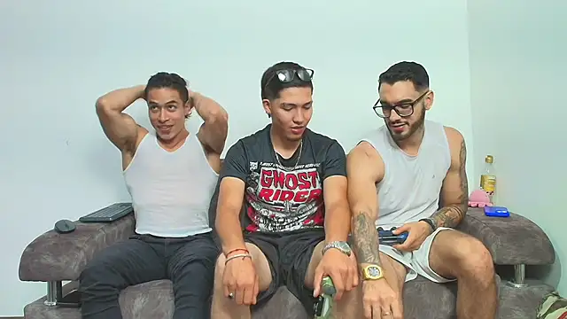 thebadboys05 online show from November 23, 2025, 4:12 am