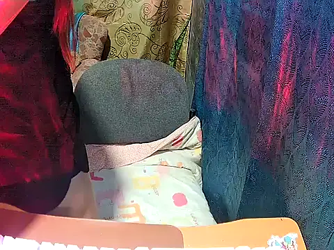 yumi-meya online show from January 12, 2026, 1:27 pm