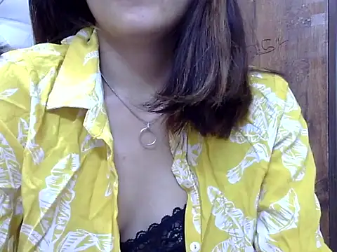 maira 33 online show from November 15, 2025, 3:04 am