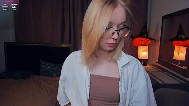 ShanelTunon online show from October 31, 2025, 7:59 pm