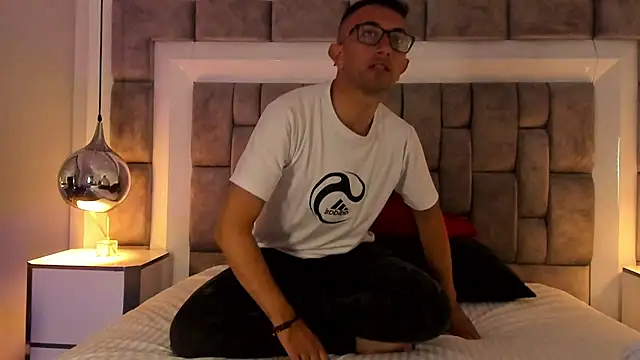 Addam Hunter online show from November 11, 2025, 1:05 am