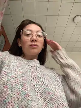 Snapshot of Engel_fiiree chatting on November 1, 2025, 12:18 pm Engel fiiree online show from November 1, 2025, 12:18 pm