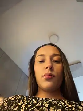 Brunettecollins05 online show from May 20, 2026, 10:05 pm