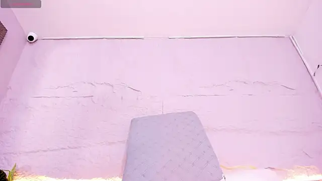 Violettaevans  online show from January 6, 2026, 7:39 pm