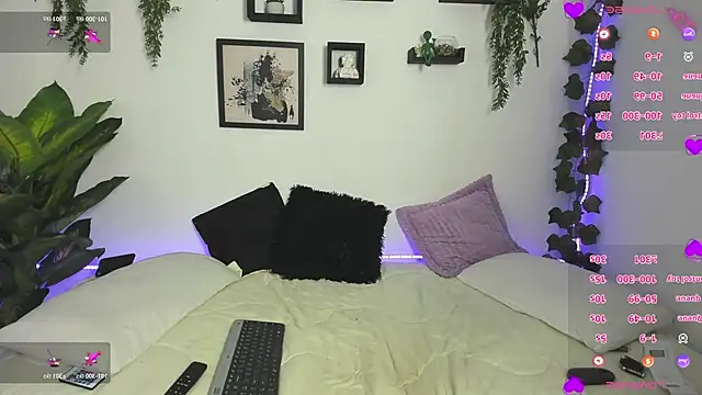 Evelyn R  online show from February 12, 2026, 9:43 pm