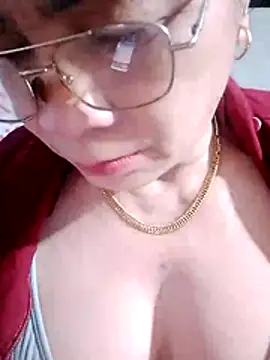 small-house123 online show from January 13, 2026, 12:38 am