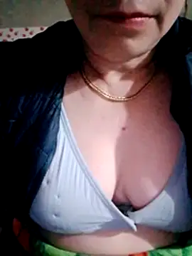 small-house123 online show from February 3, 2026, 10:04 pm