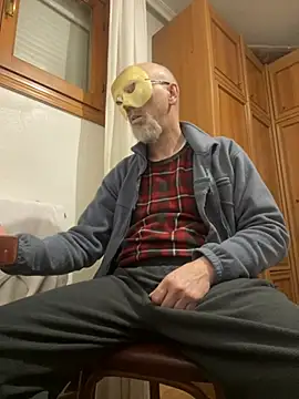 Snapshot of men1967 chatting on February 13, 2026, 5:09 pm men1967 online show from February 13, 2026, 5:09 pm