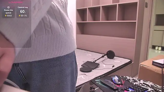 Snapshot of Abby-6 chatting on November 1, 2025, 3:03 pm Abby-6 online show from November 1, 2025, 3:03 pm