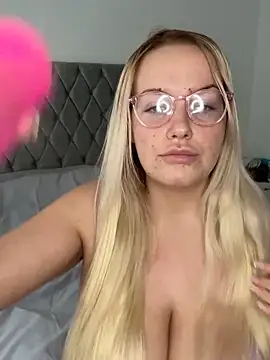 LeahLovexx online show from November 6, 2025, 11:22 am