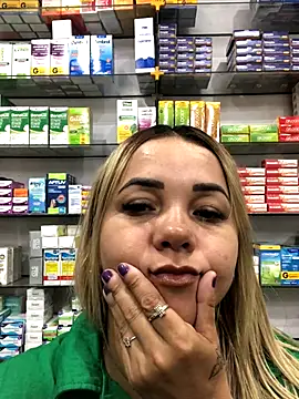 Snapshot of imoly_ chatting on November 4, 2025, 12:26 pm imoly online show from November 4, 2025, 12:26 pm