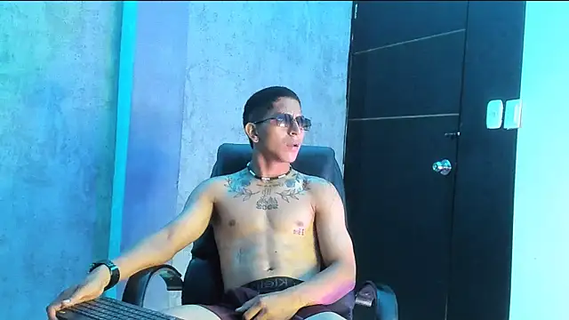 Snapshot of soy_Aron chatting on November 7, 2025, 7:47 pm soy Aron online show from November 7, 2025, 7:47 pm