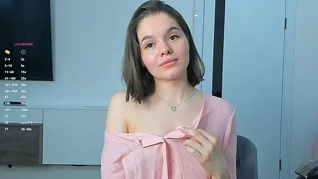 Xo Laura online show from April 3, 2026, 5:00 pm