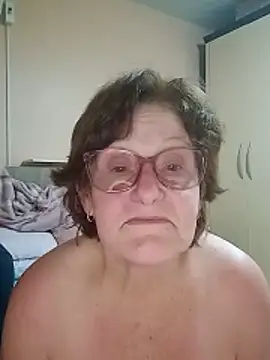 Snapshot of cremiudes chatting on November 8, 2025, 9:02 pm cremiudes online show from November 8, 2025, 9:02 pm