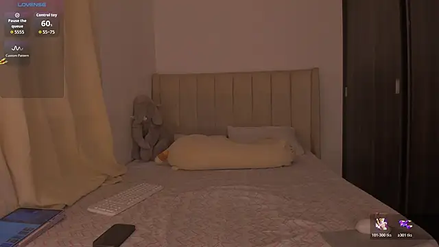 bergmanamii online show from February 25, 2026, 9:46 pm