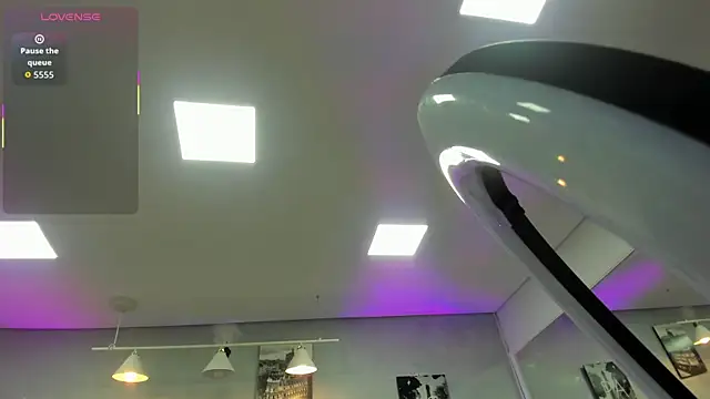 kendra london online show from April 8, 2026, 11:32 am