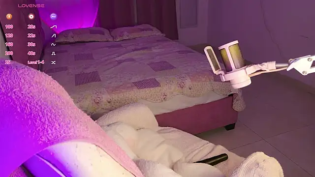 EmillieX online show from November 8, 2025, 11:03 pm