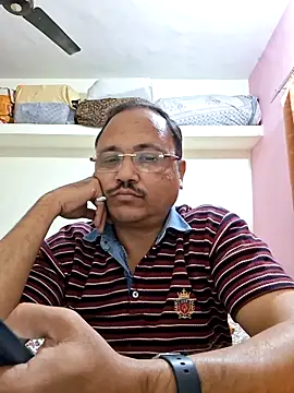 suraj696 online show from November 17, 2025, 4:24 pm