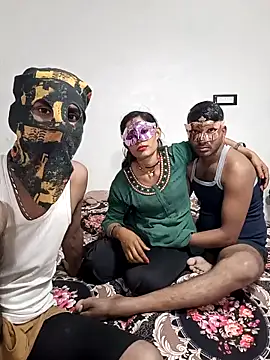 Snapshot of Real-Family chatting on November 26, 2025, 10:05 am Real-Family online show from November 26, 2025, 10:05 am