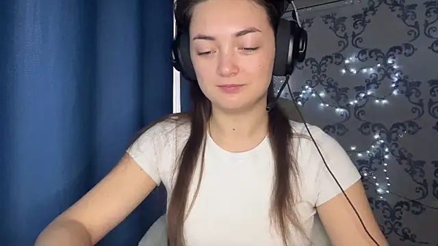 TwotyBright online show from December 3, 2025, 6:10 am