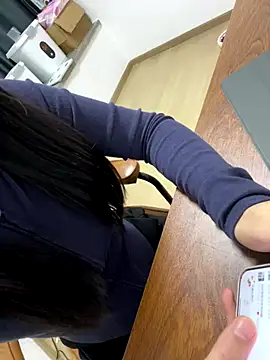 VVCC852 online show from November 6, 2025, 2:07 pm