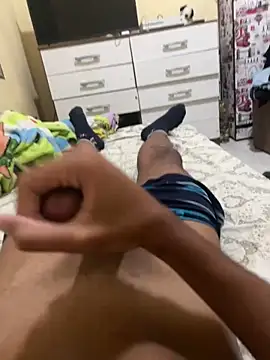 Novinhode18   online show from December 4, 2025, 4:00 am