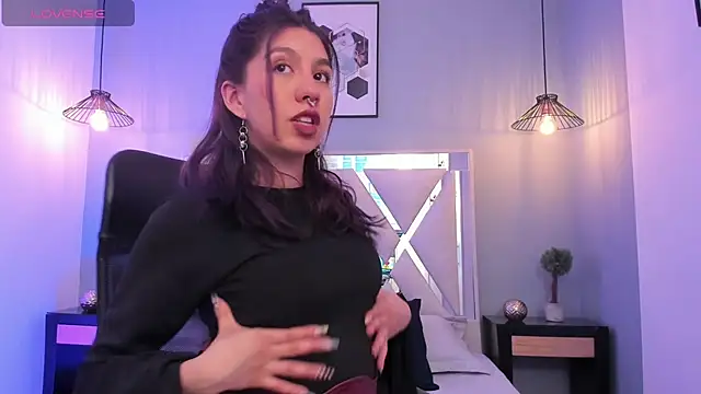 zoe-moreau online show from March 3, 2026, 7:53 pm