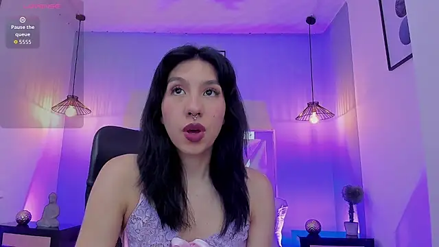 zoe-moreau online show from March 25, 2026, 7:42 pm