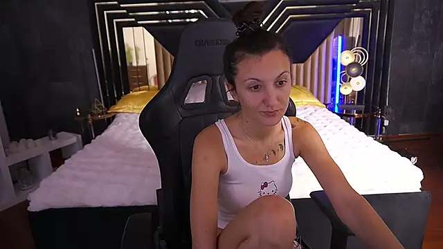 ZafiraMoonn online show from November 6, 2025, 7:31 am