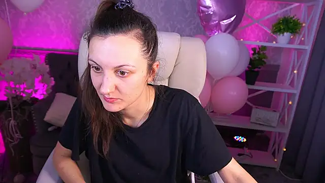 Snapshot of ZafiraMoonn chatting on February 21, 2026, 2:23 am ZafiraMoonn online show from February 21, 2026, 2:23 am