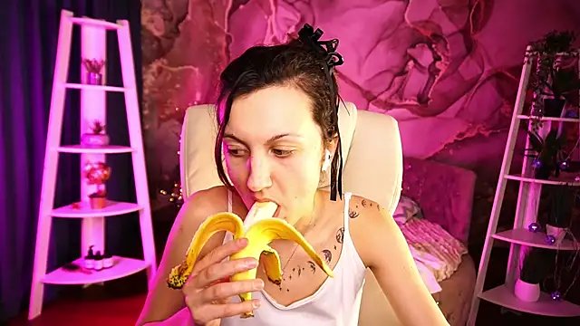 Snapshot of ZafiraMoonn chatting on March 2, 2026, 2:24 pm ZafiraMoonn online show from March 2, 2026, 2:24 pm