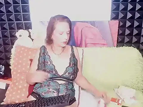 Hot queen57 online show from November 7, 2025, 8:14 am