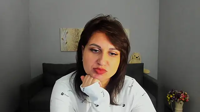 Snapshot of Helen_Rossi chatting on November 14, 2025, 6:45 am Helen Rossi online show from November 14, 2025, 6:45 am