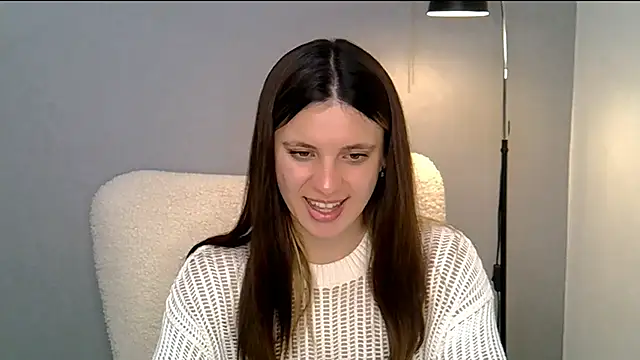 Snapshot of KiraHoney chatting on May 11, 2026, 8:06 pm KiraHoney online show from May 11, 2026, 8:06 pm