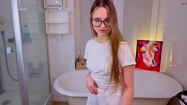 LeenaPuita online show from January 14, 2026, 4:56 pm