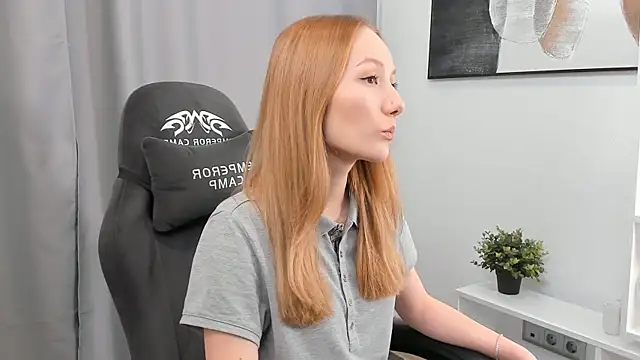 Snapshot of NikoleOwen chatting on November 15, 2025, 12:34 pm NikoleOwen online show from November 15, 2025, 12:34 pm