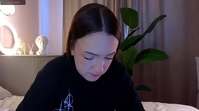 Snapshot of FrancesMason chatting on March 3, 2026, 6:19 am FrancesMason online show from March 3, 2026, 6:19 am