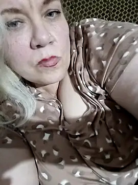 IZOLDA99 online show from November 3, 2025, 6:20 pm