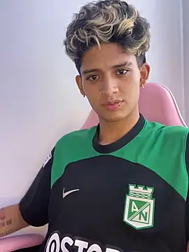 MassimoAlessandro online show from November 3, 2025, 7:26 pm