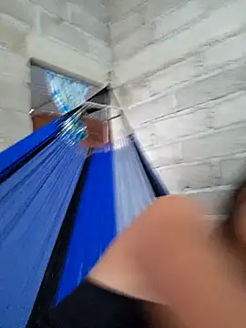 lapicarona18 online show from November 21, 2025, 1:43 pm