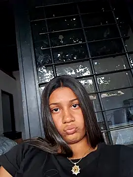 lapicarona18 online show from December 2, 2025, 9:21 pm