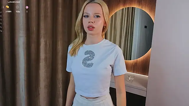 DorisCandelario online show from December 1, 2025, 3:06 pm