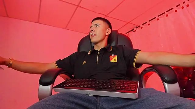 Aleck Boy online show from November 12, 2025, 8:30 pm