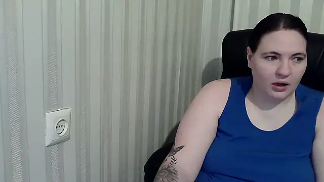 XLisaBlueXsS online show from November 9, 2025, 3:43 pm