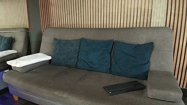 ZyroNight online show from November 12, 2025, 2:17 pm