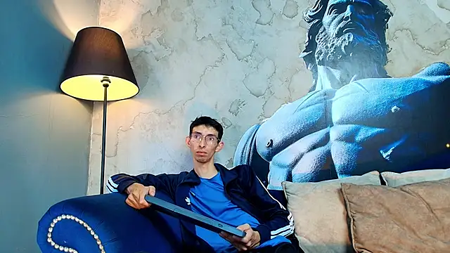 ZyroNight online show from December 3, 2025, 7:12 pm